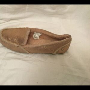 UGG HAILEY METALLIC SUEDE SPILL SEAM MOC ROSE GOLD
